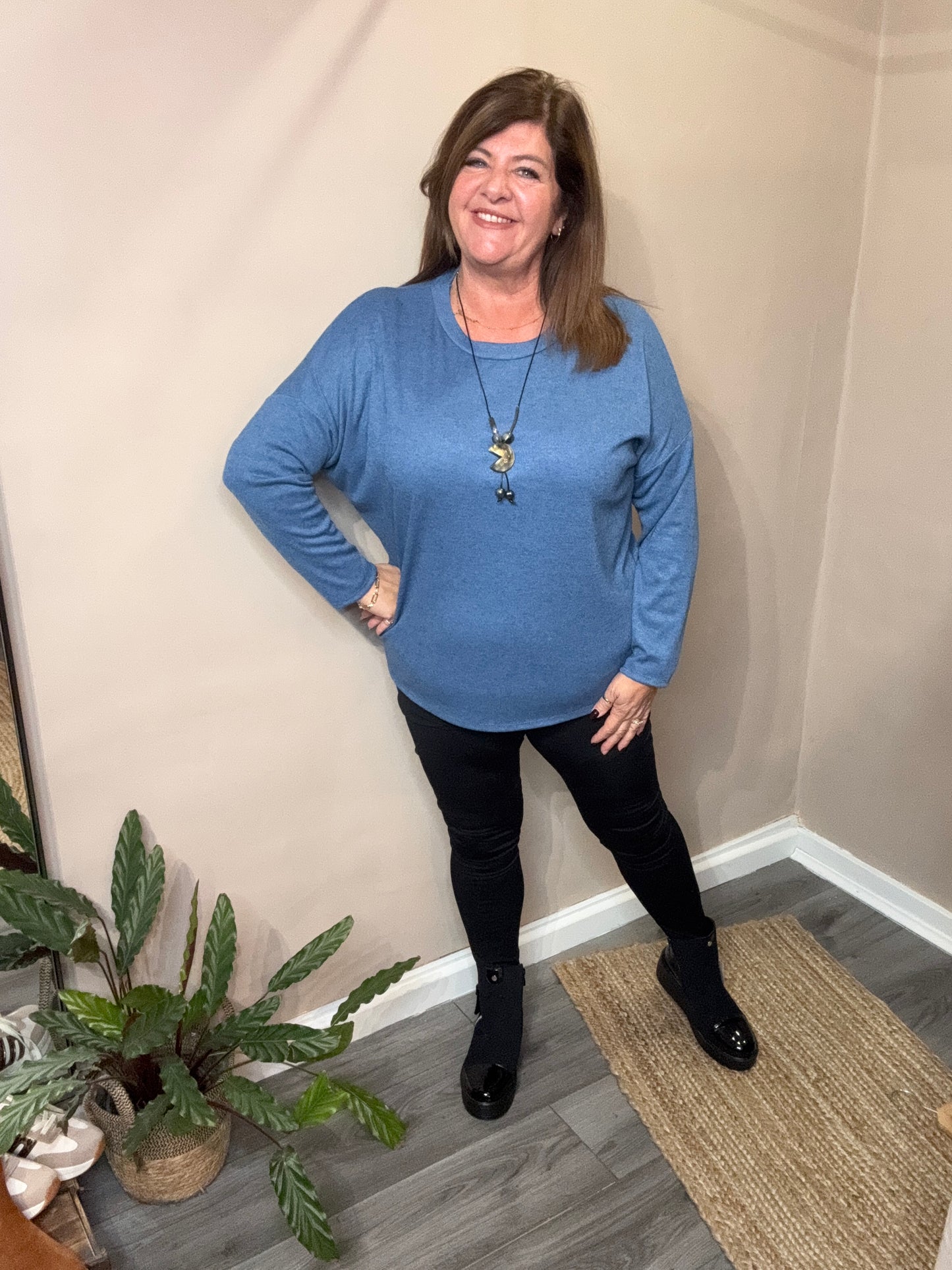 Ria Basic crew knit top