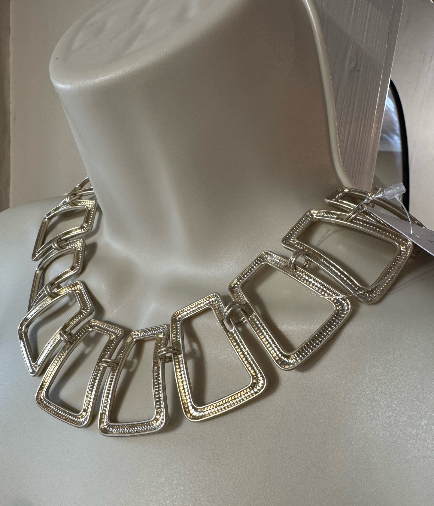 Eliza Gracious chunky necklace