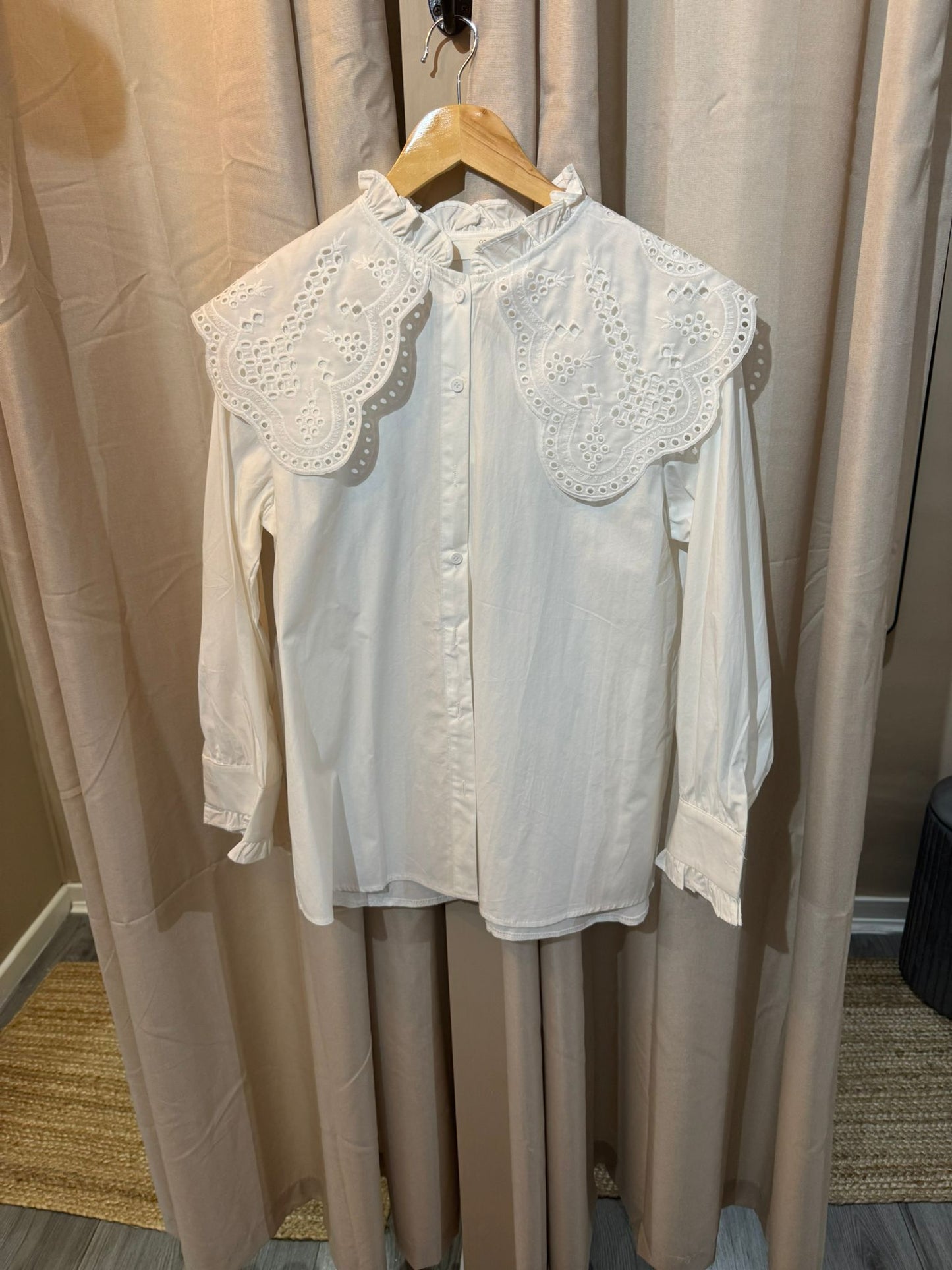 Peta broderie anglaise large collared blouse