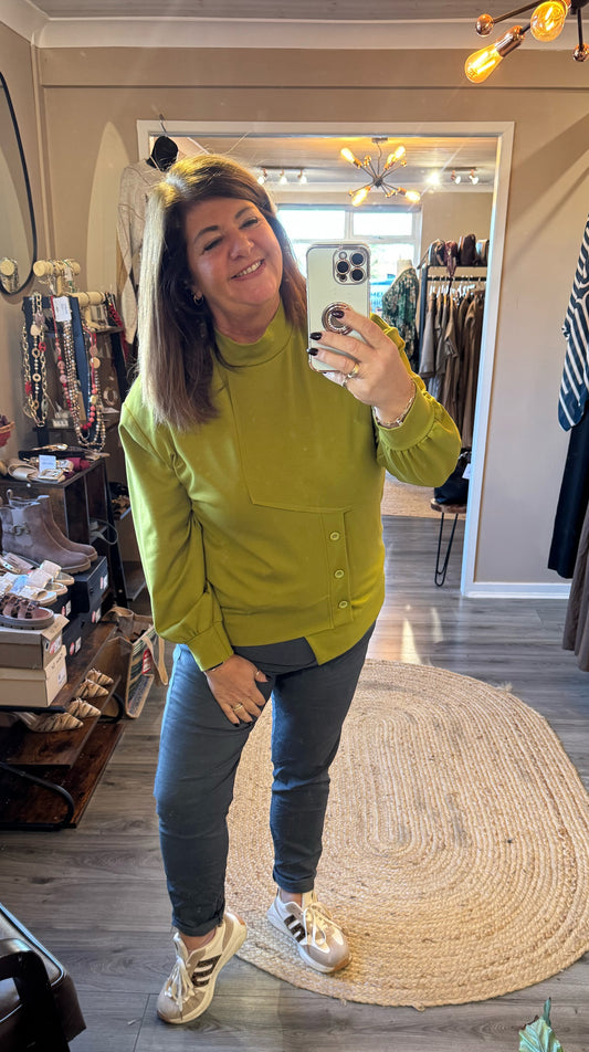 Bobbie Goose Island button sweat top